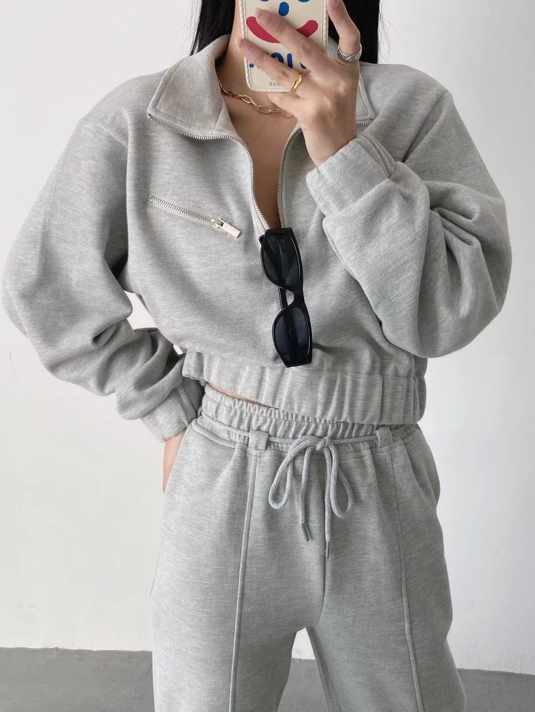 Arjeta  Loose-Fitting Sweatshirt